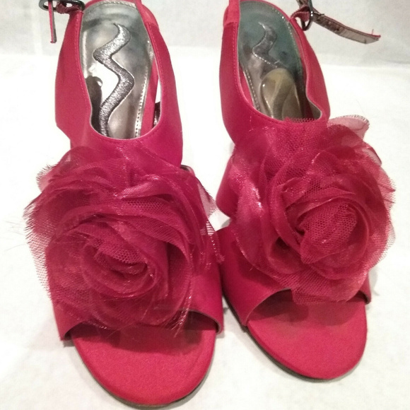 Red Rose High Heels Vintage Heel Strap - Picture 1 of 3
